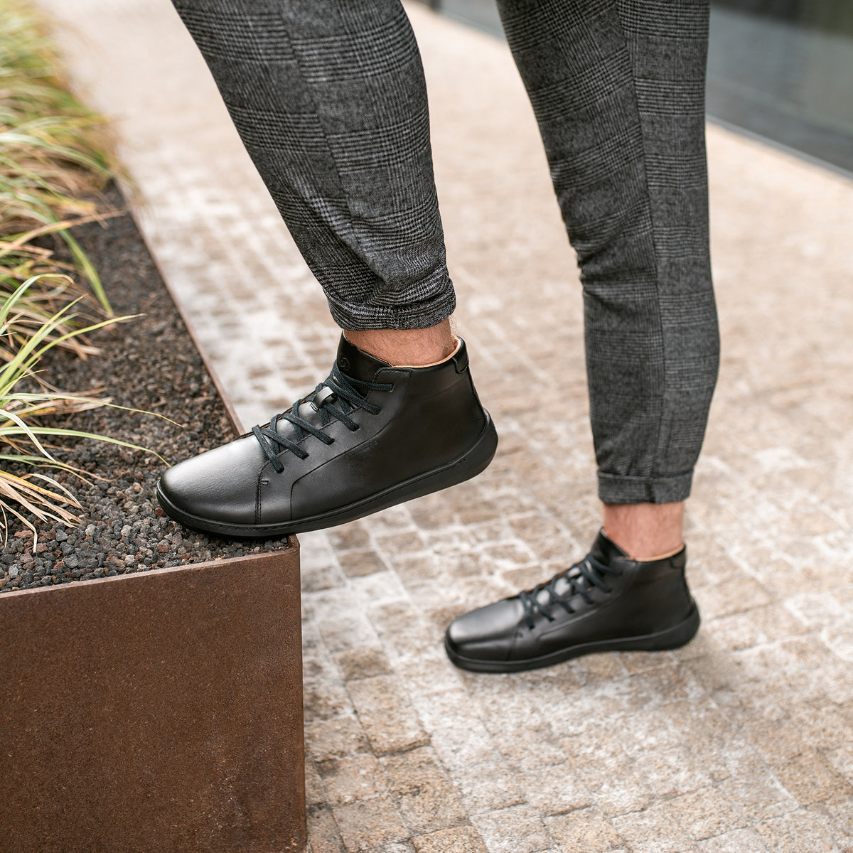 Moonwalker High Top Black (Black)