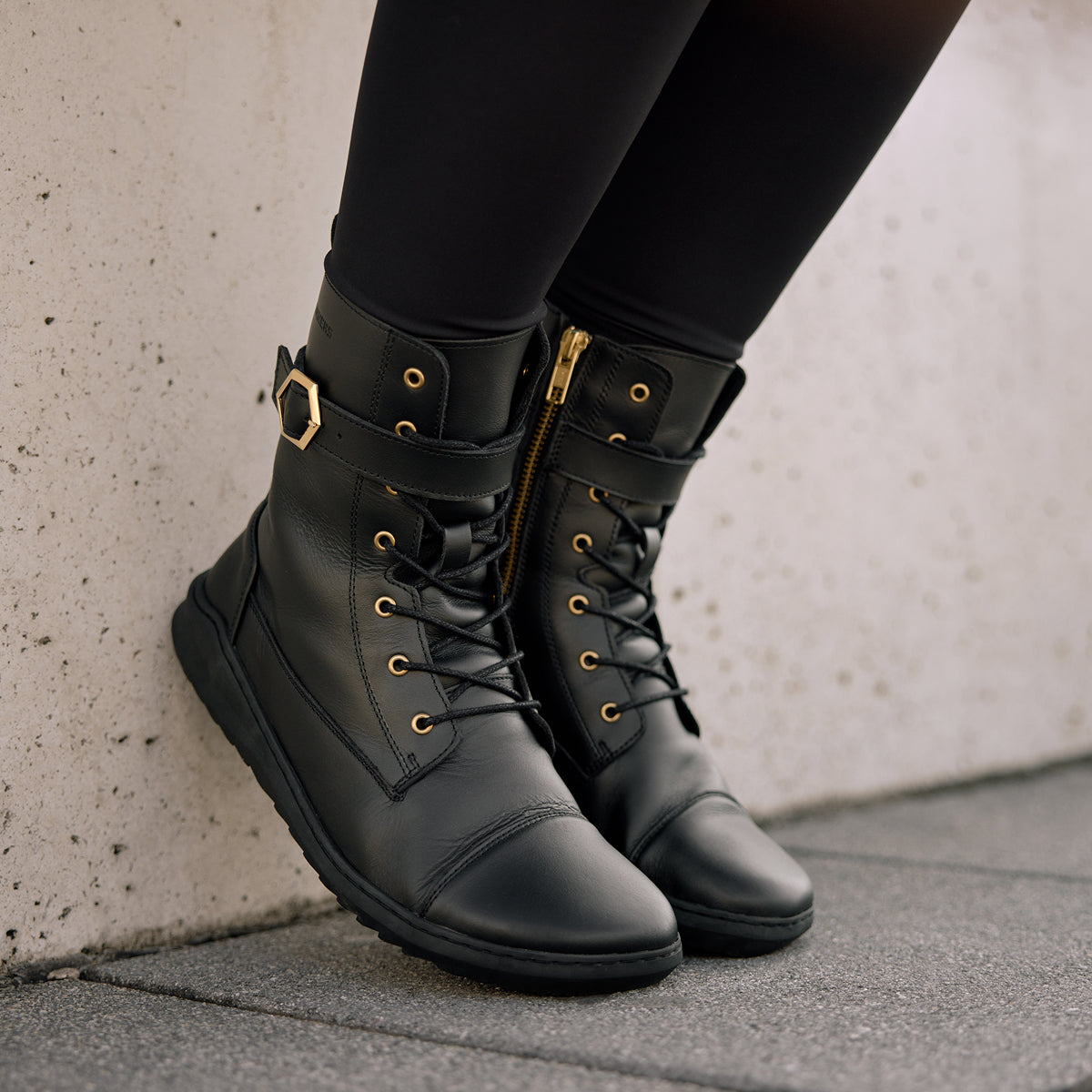 Nebula Black/Gold