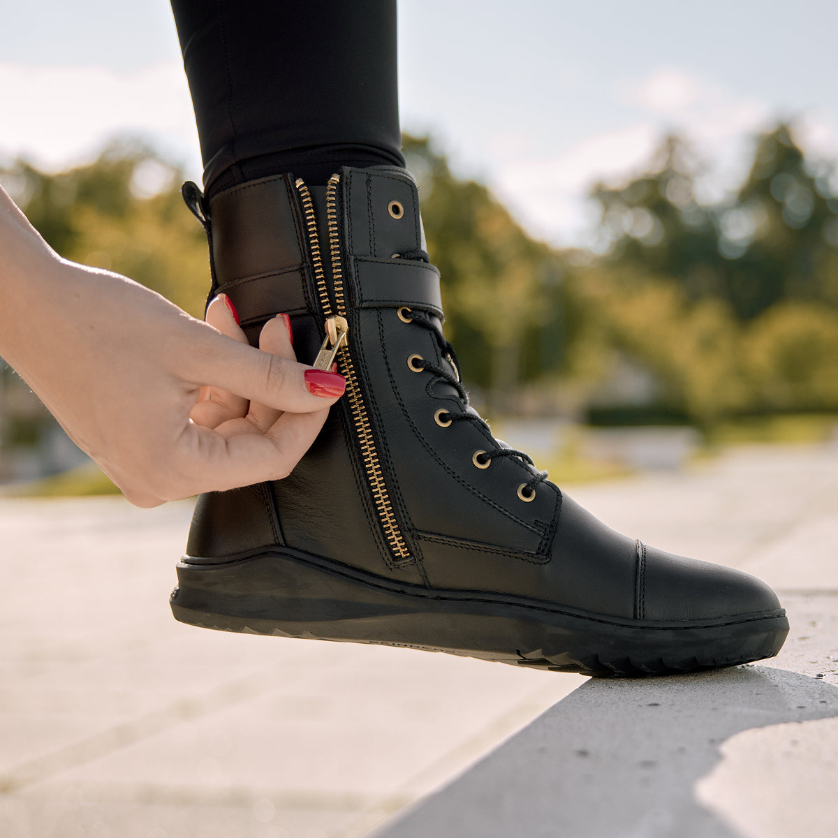 Nebula Black/Gold